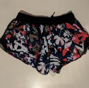 Perfect condition 🍋 lulu lemon shorts!